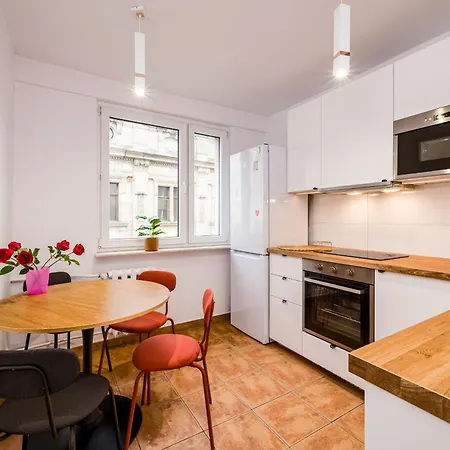 Old Town Square - Balcony, Location - By Rentujemy Διαμέρισμα