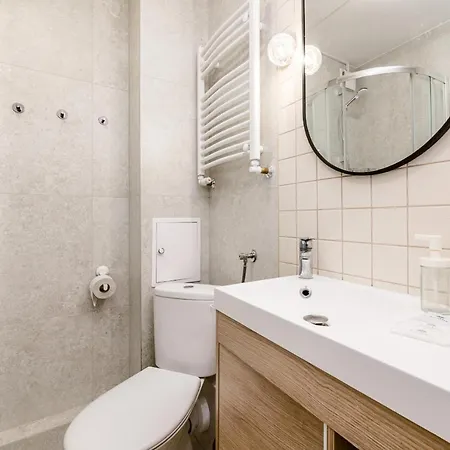 Old Town Square - Balcony, Location - By Rentujemy Διαμέρισμα *