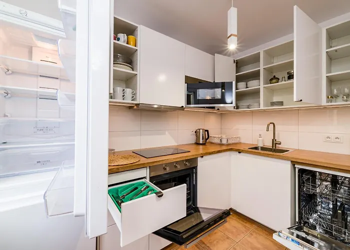 Old Town Square - Balcony, Location - By Rentujemy Διαμέρισμα *