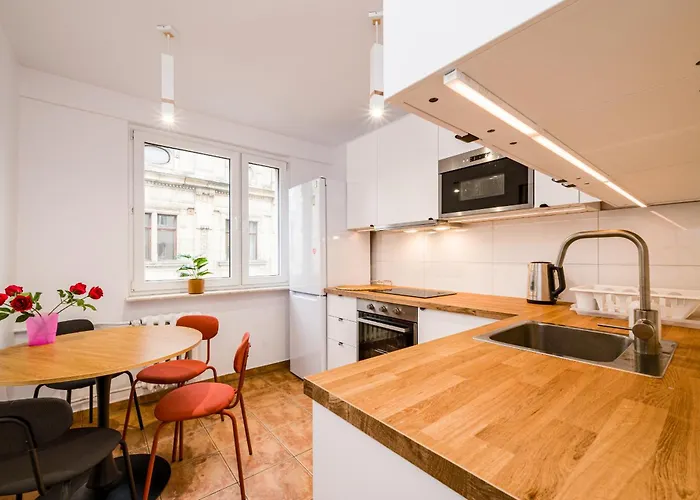 Old Town Square - Balcony, Location - By Rentujemy Διαμέρισμα *