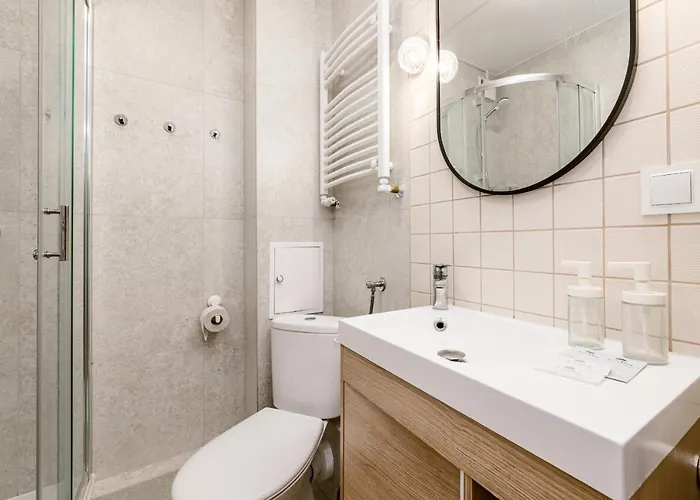 Old Town Square - Balcony, Location - By Rentujemy Διαμέρισμα *